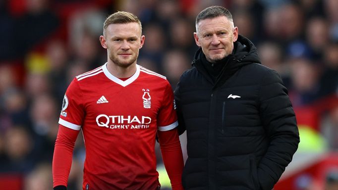 英超争议判罚风暴：戴奇怒喷VAR漏网之鱼 鲁尼反呛'明明是你家球员犯规'