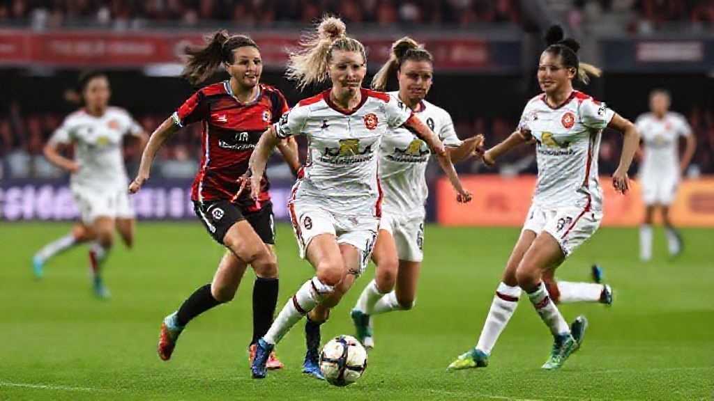 女足欧冠战报：曼联3-2险胜巴黎，玛拉德世界波+染黄演绎冰火两重天